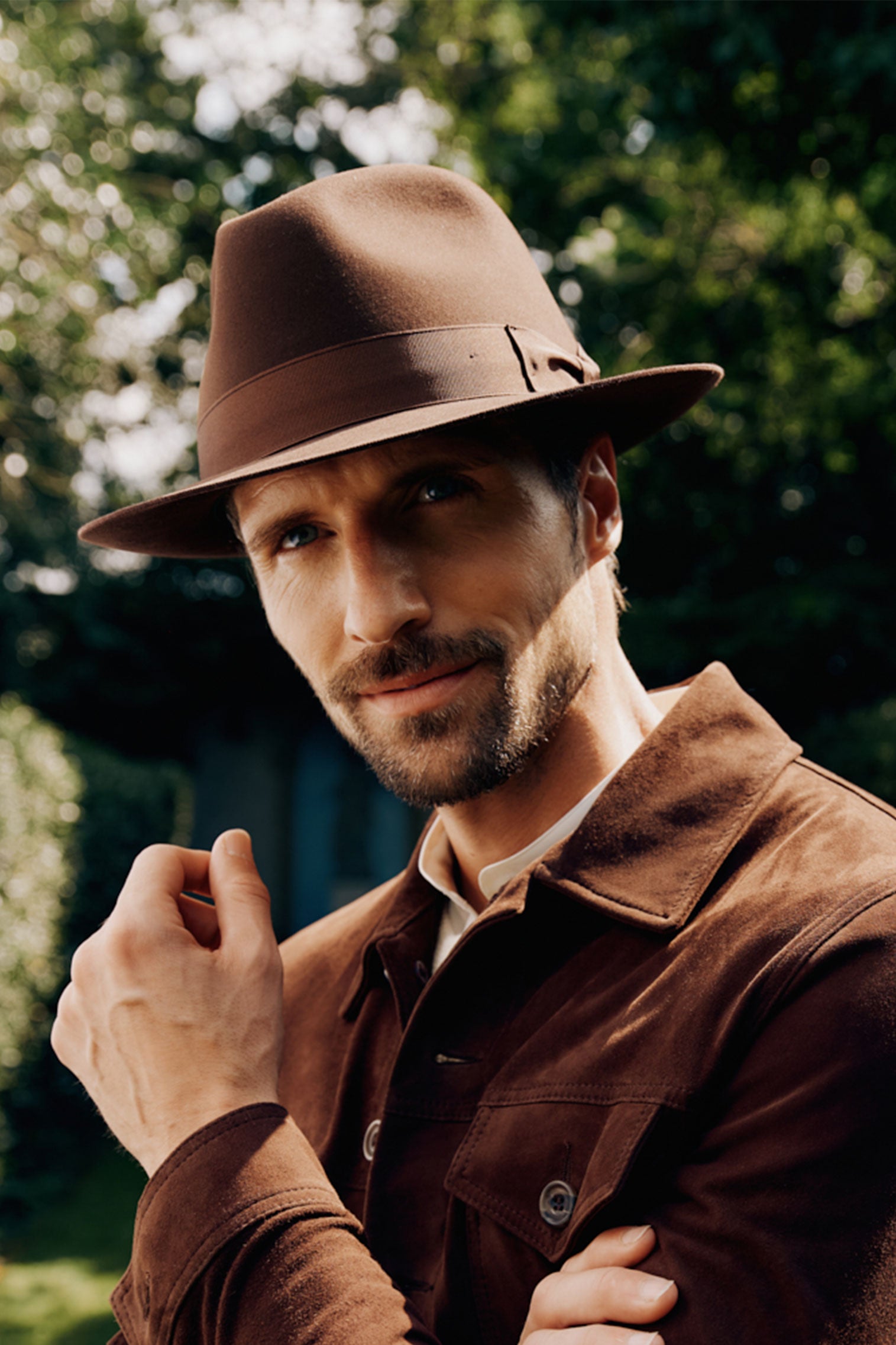 MEN'S BROWN BEAVER FUR FELT TRILBY HAT WITH A BROWN GROSGRAIN BAND AND BOW